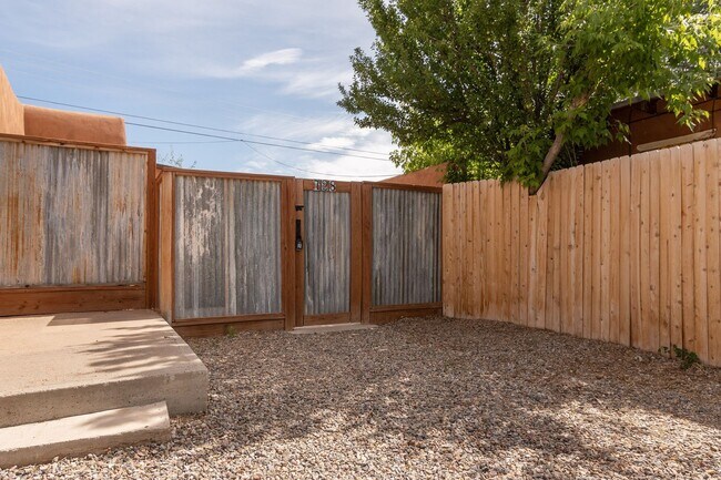 Building Photo - 728 Montez Pl
