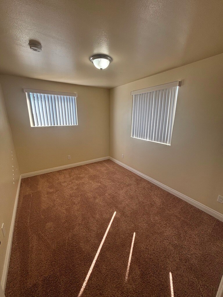 Building Photo - 1011 E 56th St