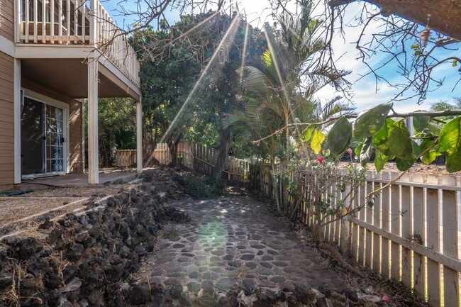 Building Photo - Remodeled 2 Bed / 1.5 Bath at Kihei Villag...