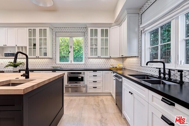 Building Photo - 9767 Monte Mar Dr