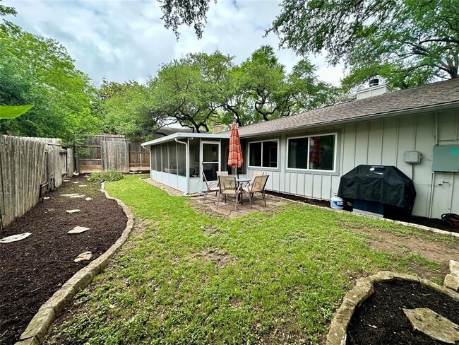 Building Photo - 2715 Alderwood Dr