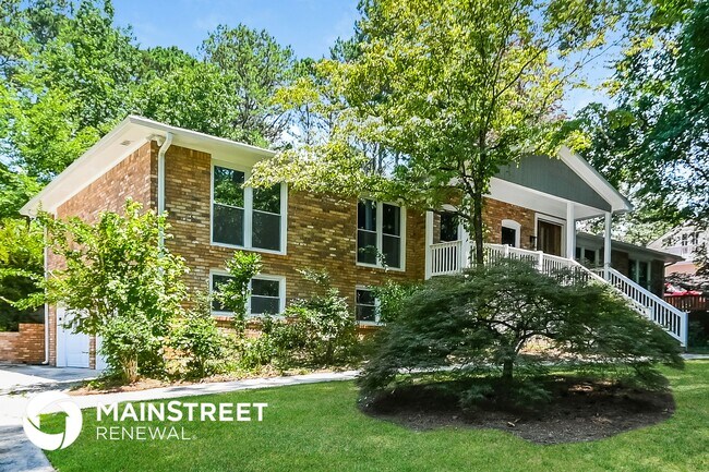 Building Photo - 2448 Kingsley Dr NE