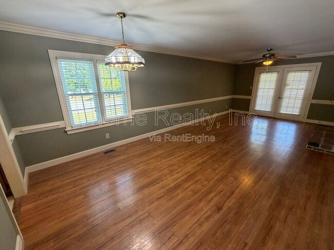 Building Photo - 300 Windermere Cir