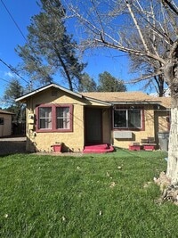 Building Photo - Cottage in South Redding