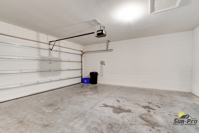 Building Photo - 507 Armoyan Wy