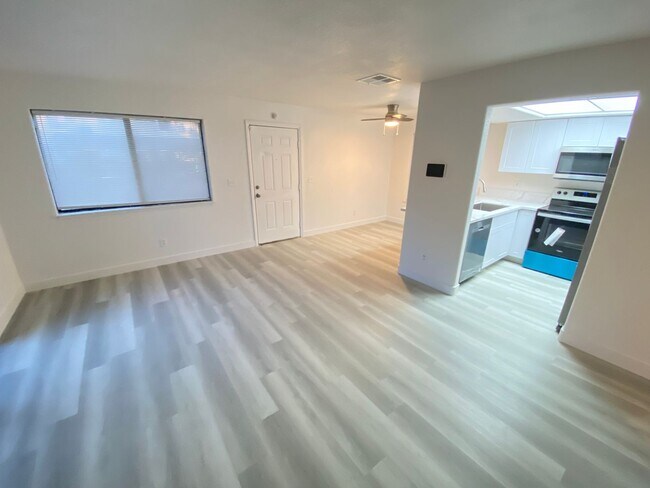 Building Photo - MOVE IN SPECIAL-Delightful 2BED/2BATH Condo tucked away in a picturesque Henderson community!