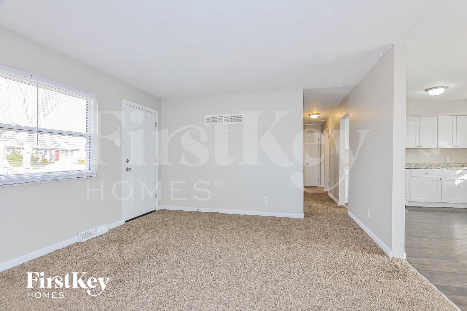 Building Photo - 8 Oak Dr