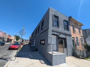 Building Photo - 4995 W Thompson St