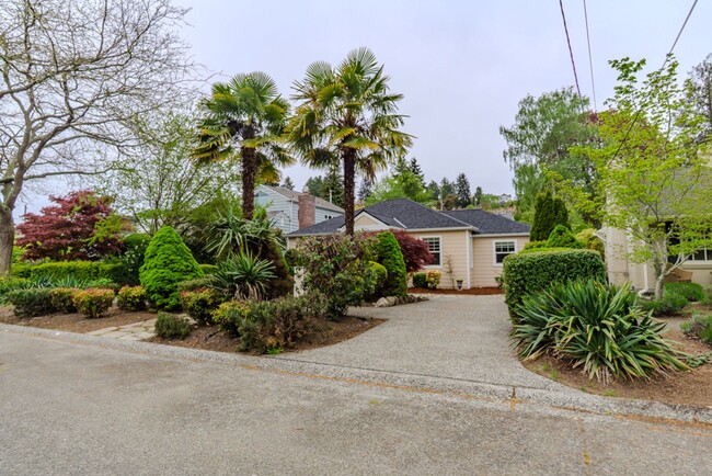 Building Photo - 3bd/1.75ba Seattle Home