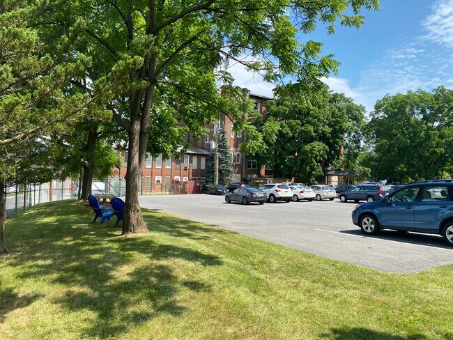 Building Photo - 691 Trump St