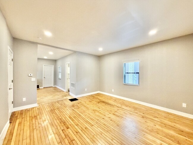 Building Photo - 425 S Jackson St