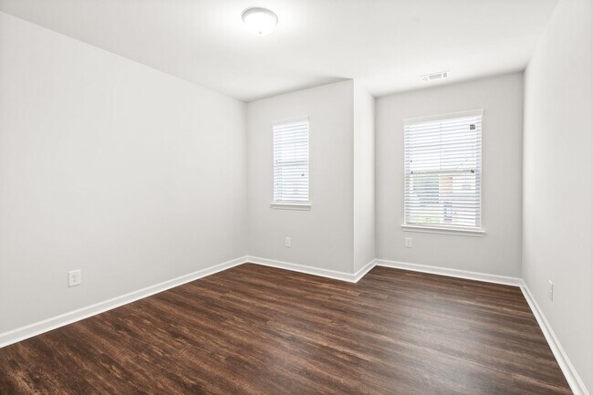 Building Photo - 4 Bed 2.5 Bath home in Gainesville! Retreat at Chicopee