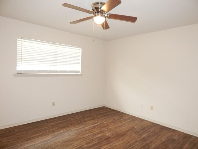 Building Photo - Whitehouse ISD! Lovely 3 Bedroom, 2 Bath Home