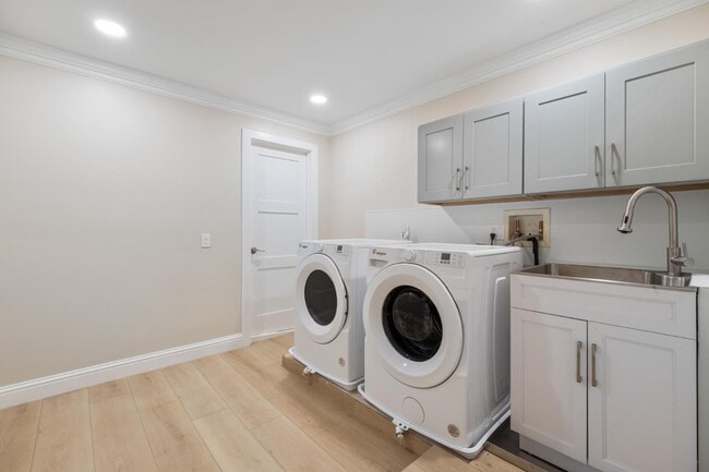 Building Photo - 2546 35th Ave