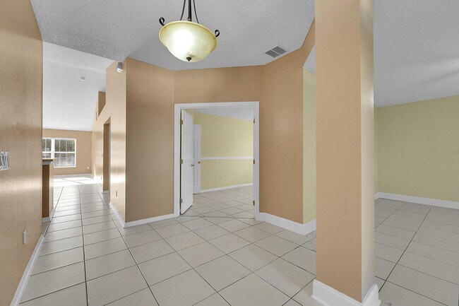 Building Photo - 2518 SE Cooper Ln