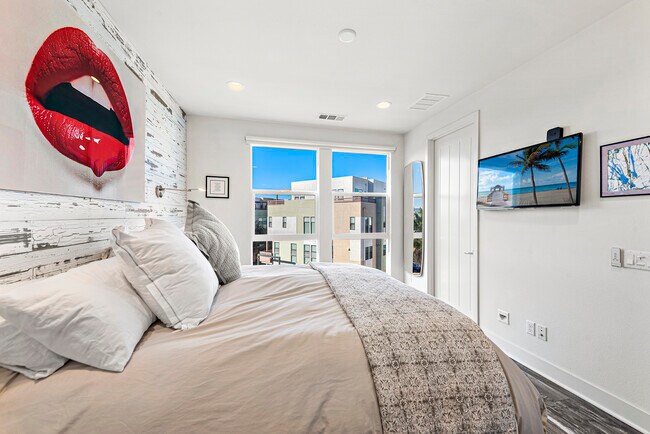 Light & Airy master bedroom - 1651 Topanga