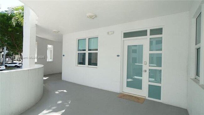 Building Photo - 7918 Harbor Island Dr