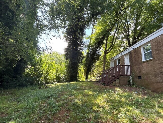 Building Photo - 2818 Ravencroft Dr