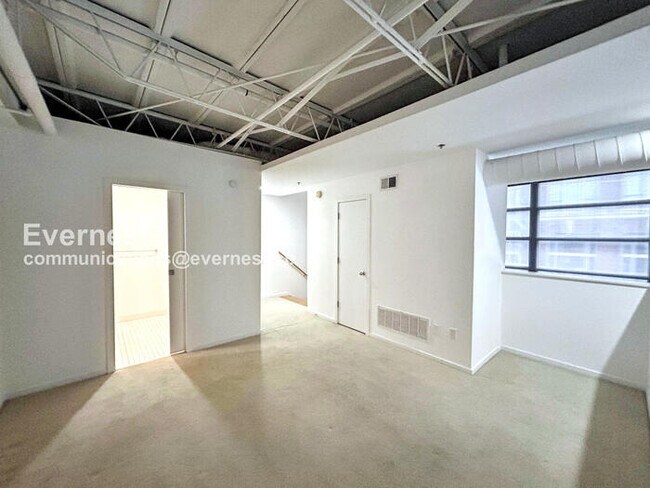 Building Photo - 415 S Front St