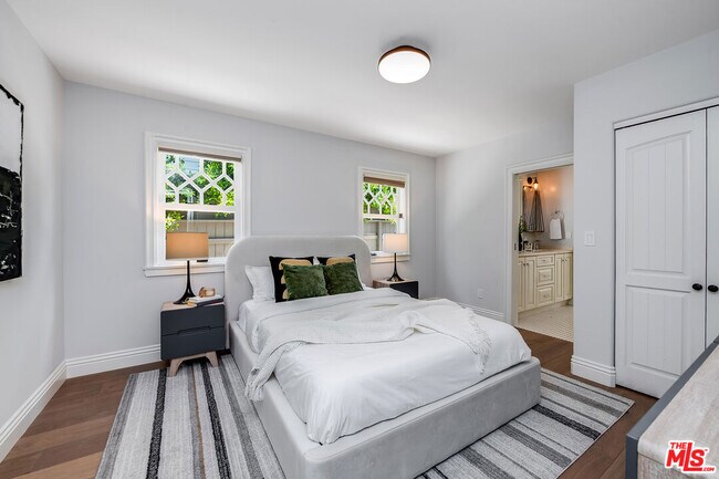 Building Photo - 4359 Clybourn Ave