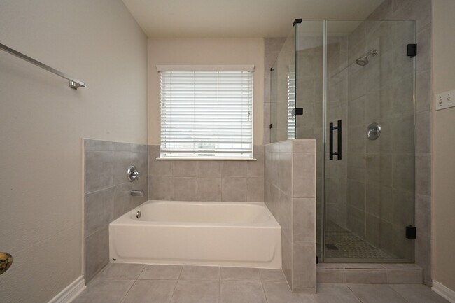 Building Photo - 6127 Yorkglen Manor Ln