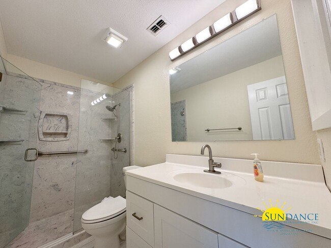Building Photo - Spacious 3-Bedroom Home Near Hurlburt & Eg...