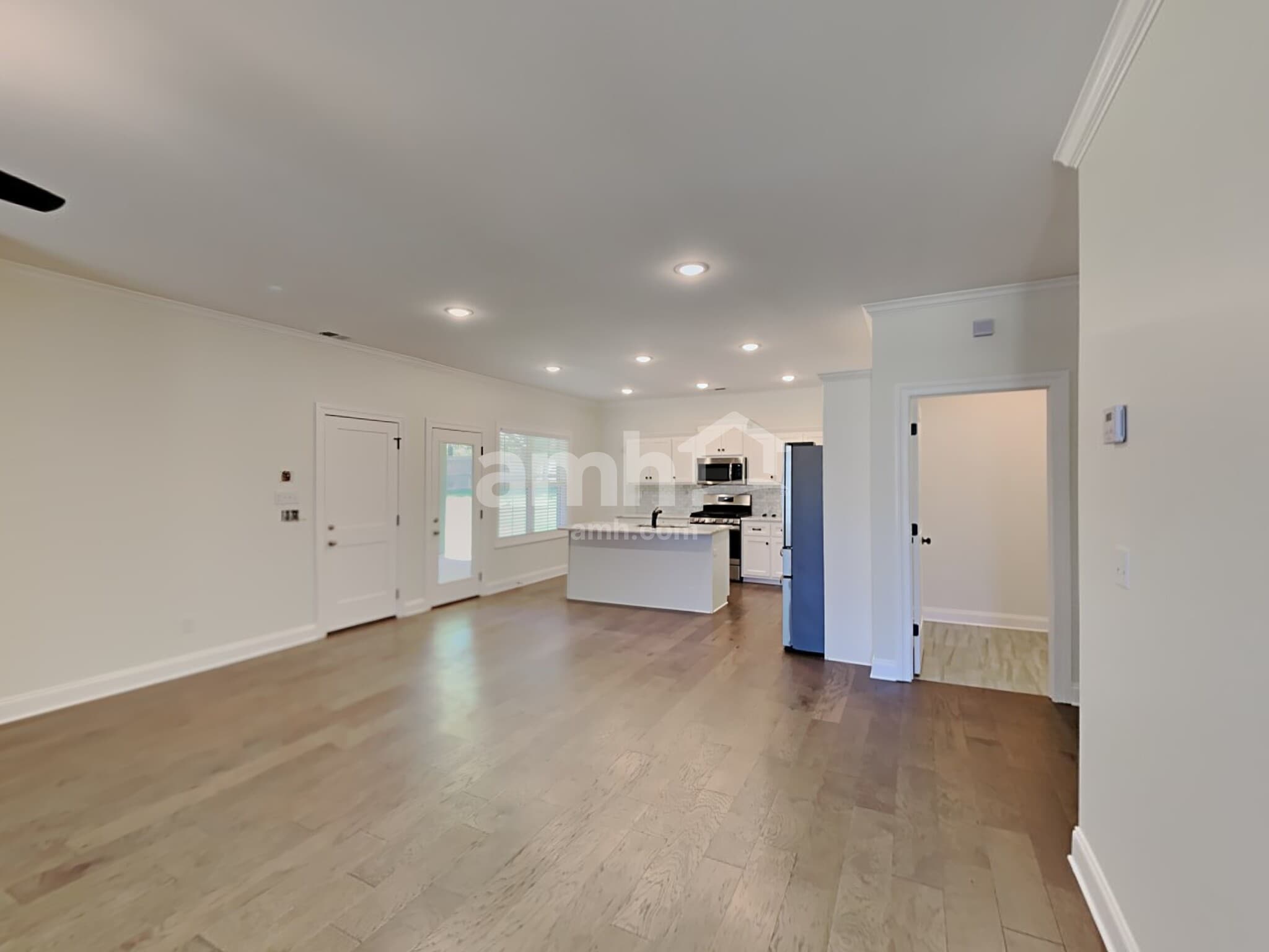 Building Photo - 4130 Vineyard Dr E