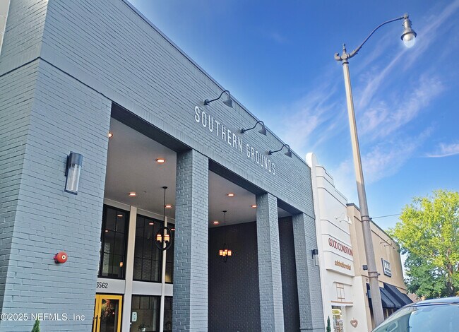Building Photo - 3806 Burnett Park Rd