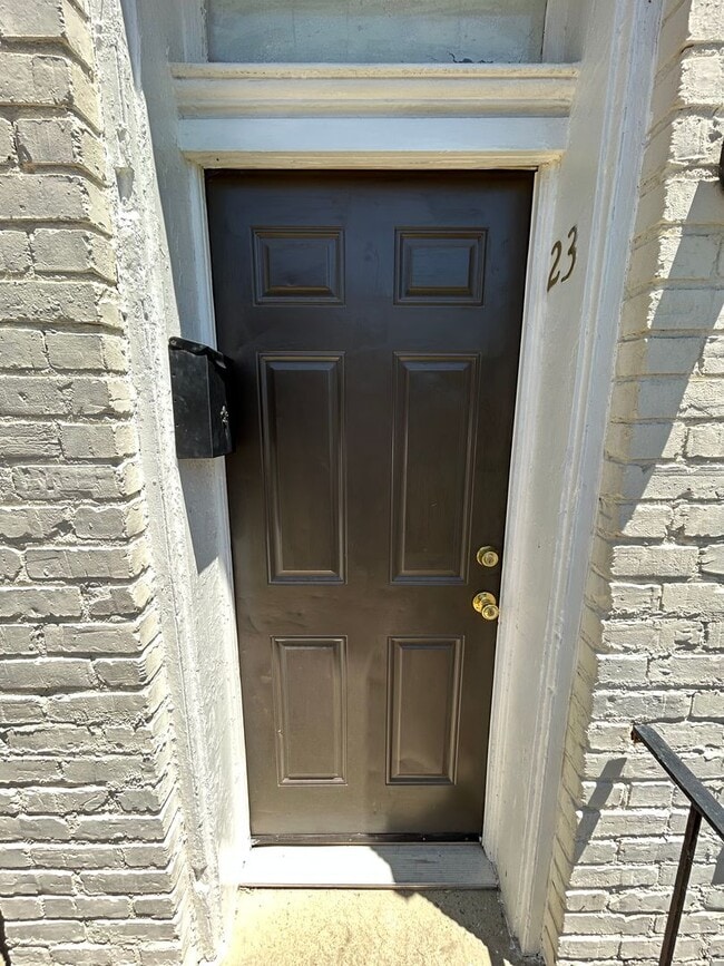 Building Photo - Adorable 1 bdrm/1ba Apartment Located in Richmond's Fan District!