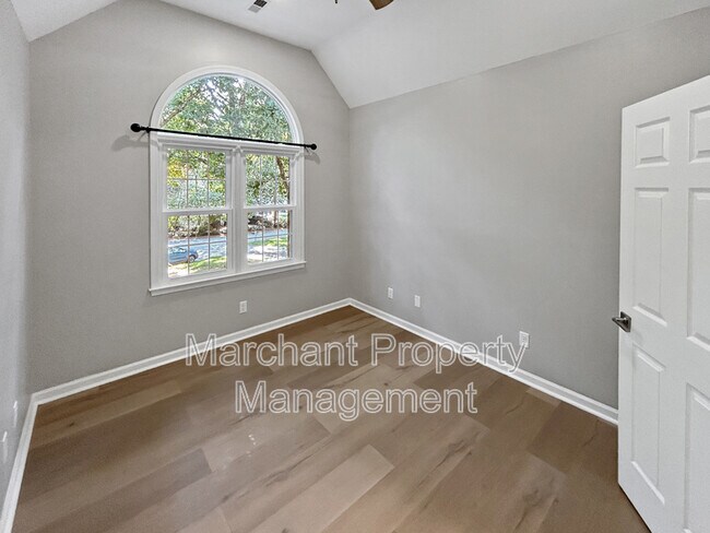 Building Photo - 7 Waxwing Ct