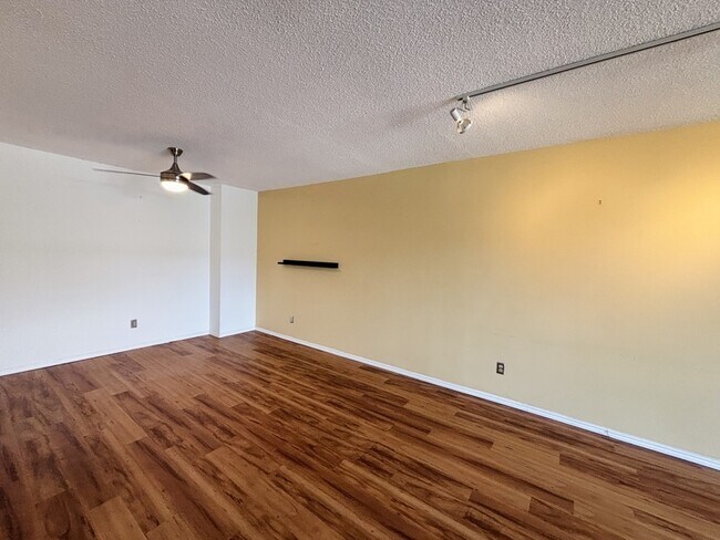 Building Photo - 710 E 200 S