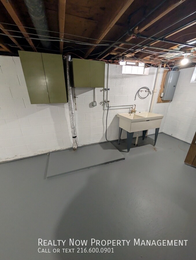 Building Photo - 12517 Park Knoll Dr