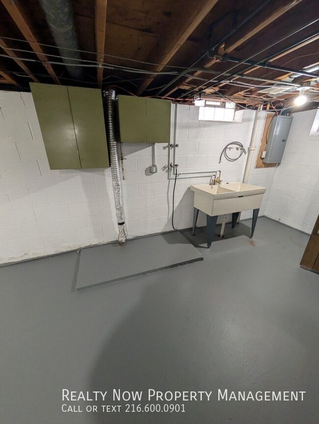 Building Photo - 12517 Park Knoll Dr