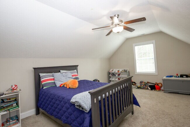 Building Photo - "Large 3-Bedroom plus BONUS Retreat with S...
