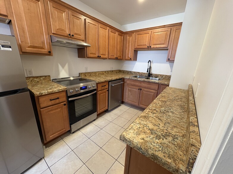 Building Photo - 87 Columbia St