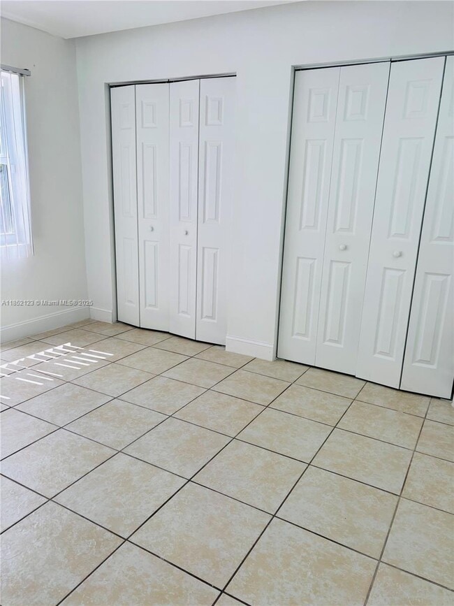 Building Photo - 15445 Hayes Ln