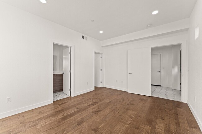 Building Photo - MidTown Gem - Fully Renovated W Large Rooms