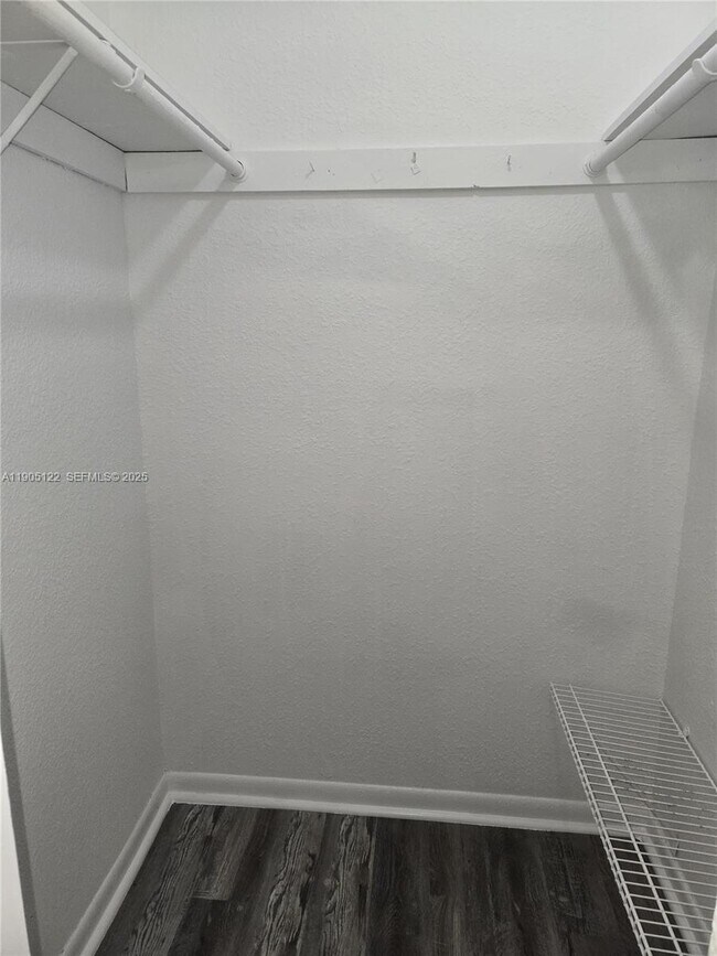 Building Photo - 2730 W 76th St