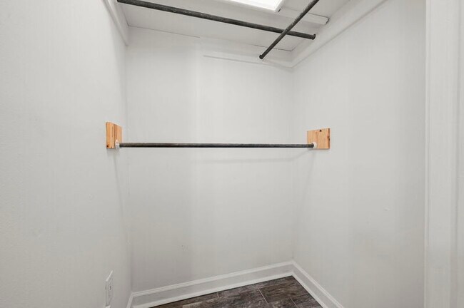 Building Photo - 2201 Hunters Trl Dr