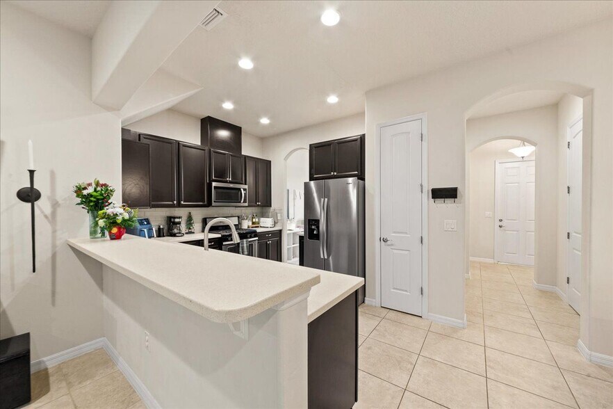 Building Photo - 4938 Sprint Cir