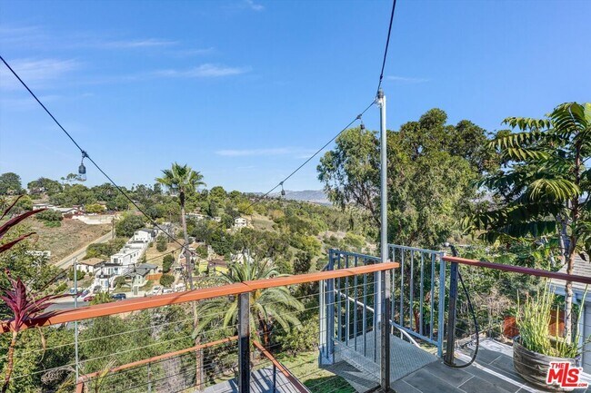 Building Photo - 4255 Raynol St