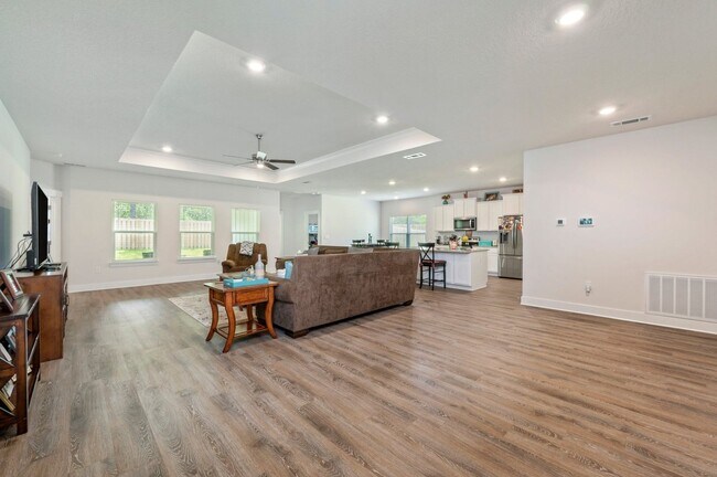 Building Photo - Stunning 4 Bedroom, 3 Bath Home in Shoal R...