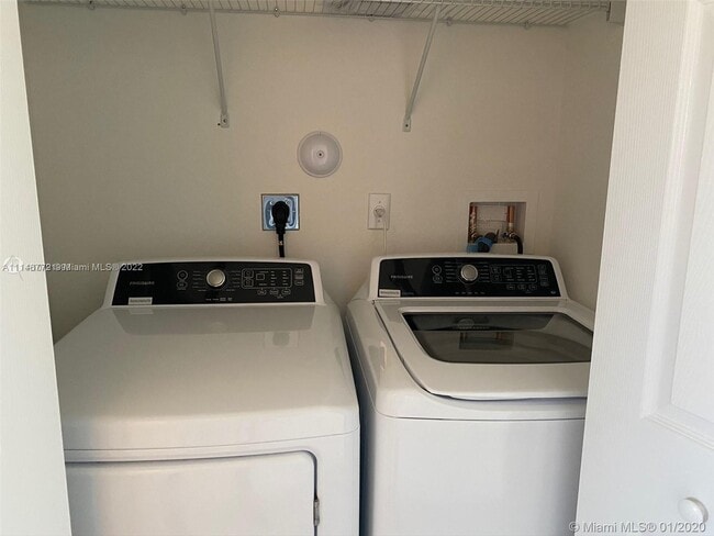 Building Photo - 4720 Caspian Way