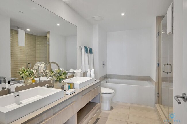 Building Photo - 4010 S Ocean Dr