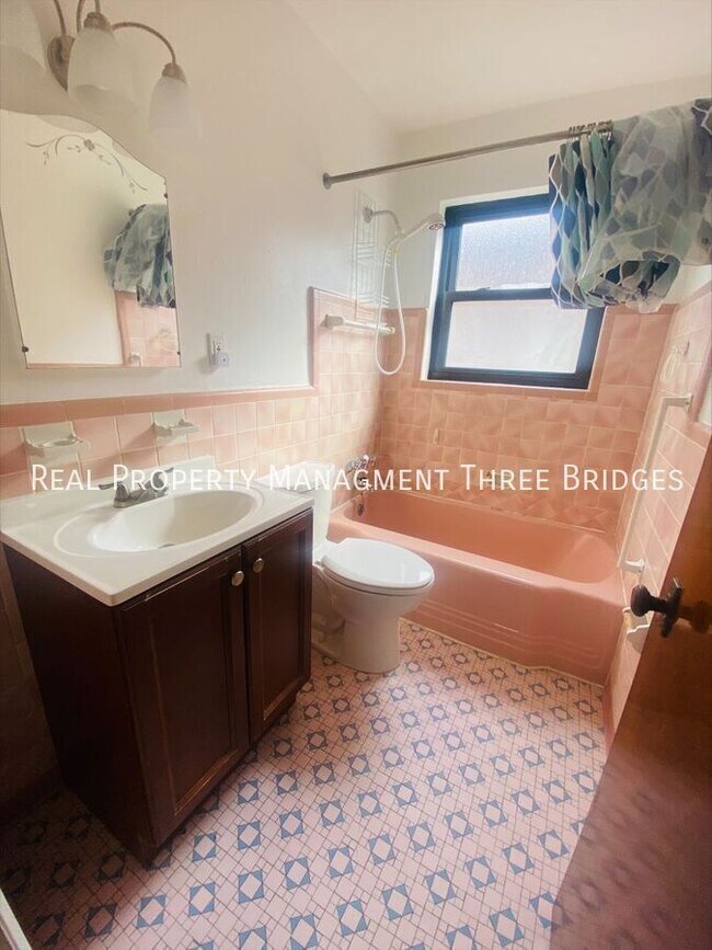 Building Photo - 3636 Eminence Blvd