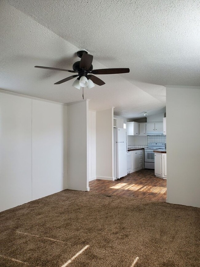 Building Photo - Ready to Move in