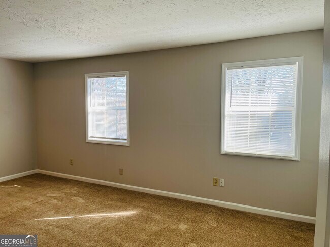 Building Photo - 1522 Paces Ferry N Dr SE