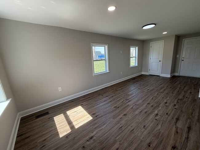 Building Photo - 126 Red Kirby Rd