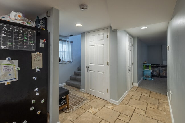 Building Photo - 4038 N Lavergne Ave