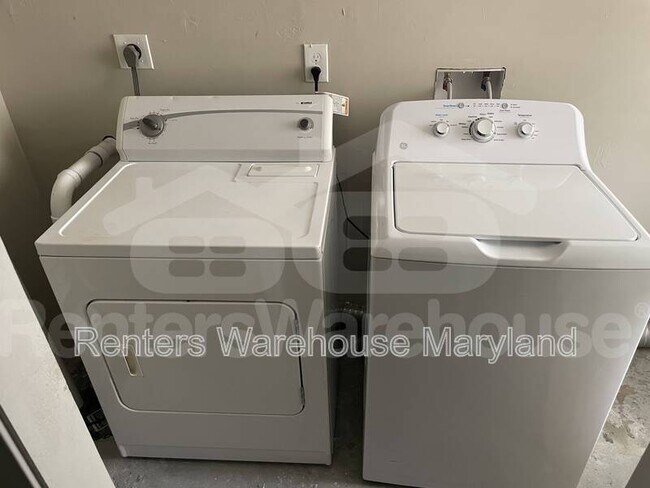 Building Photo - 815 Chauncey Ave